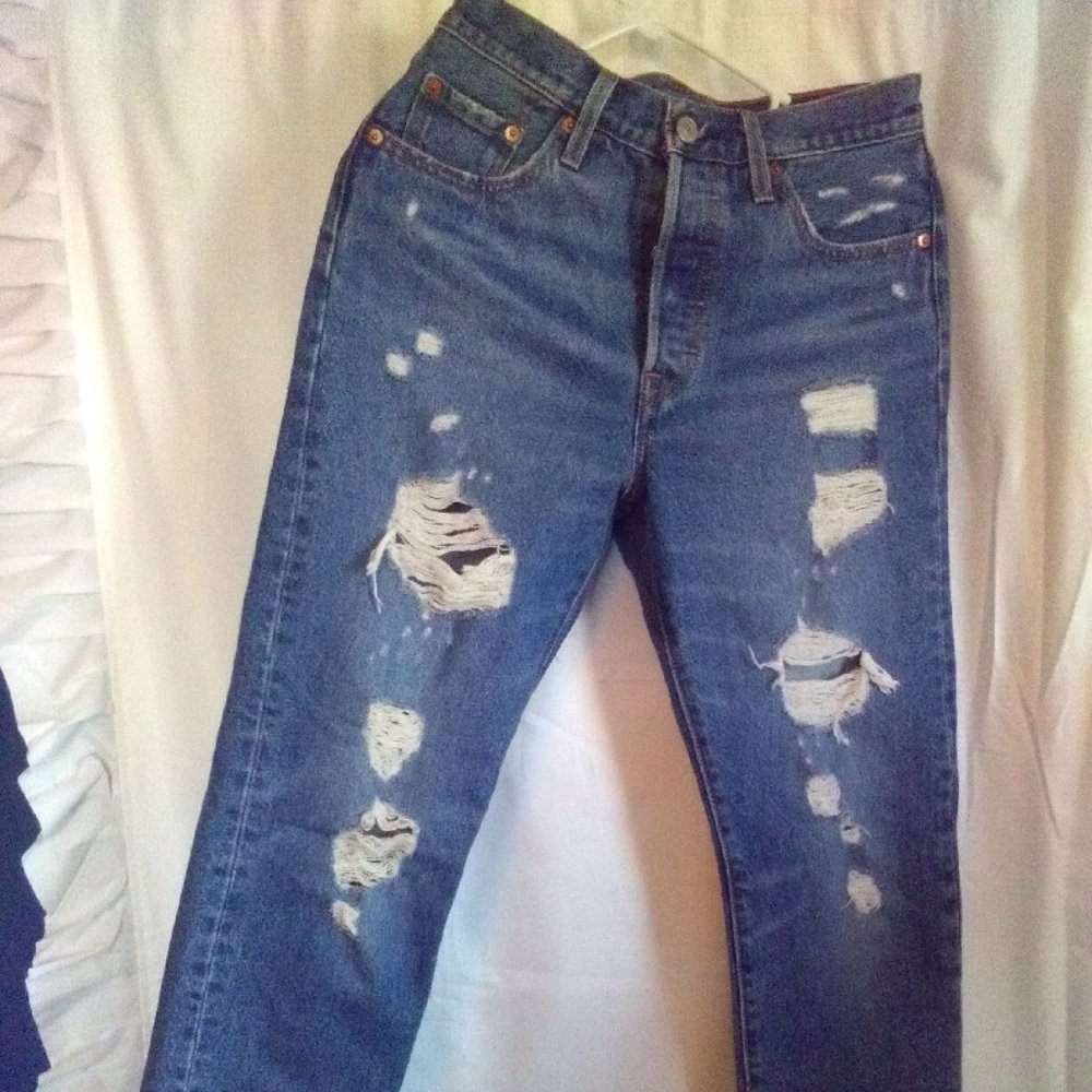 Levis Distressed Women's Jeans